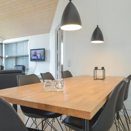 Lovely Home In Lokken With Wifi 度假居 *